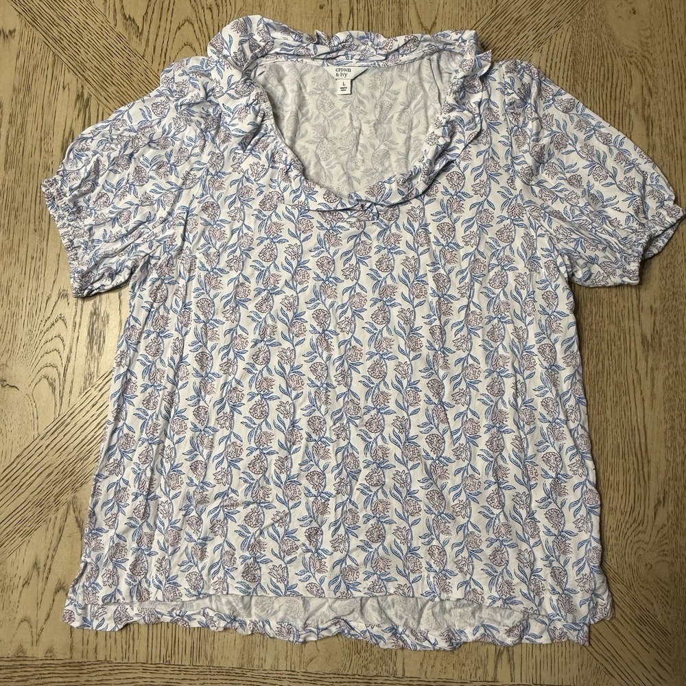 Crown & Ivy Large Floral Print Short Sleeve Blouse Top‎ Ruffle Neck